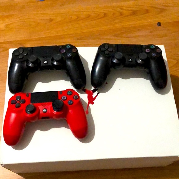 3 Sony ps4 used controllers one red and 2 black - Picture 1 of 2
